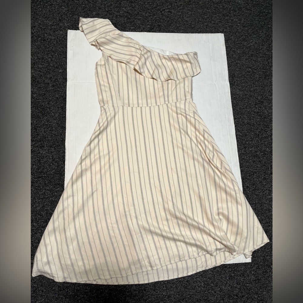 Ann Taylor Factory Size 8 Cream and Black One Shoulder Dresss